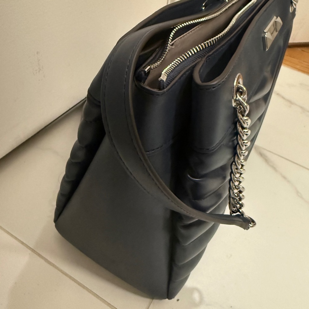 Michael Kors NWT Whitney Medium Quilted Shoulder Bag in navy blue - Picture 6 of 7
